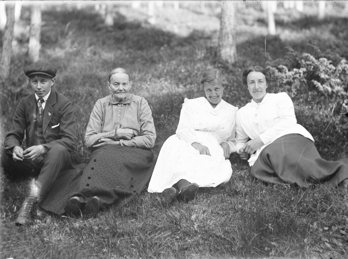 Anders O. Sørhuus, Ung mann og tre kvinner i naturen
