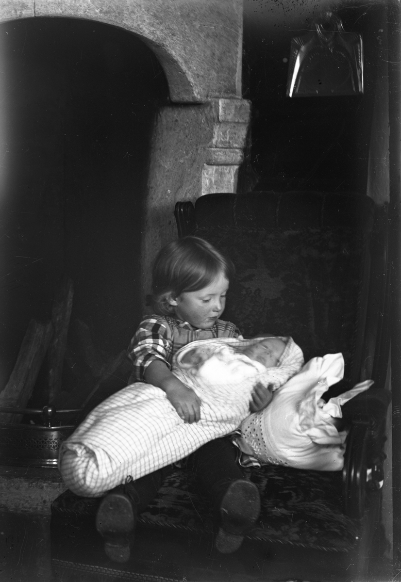 Anders O. Sørhuus, To små barn
