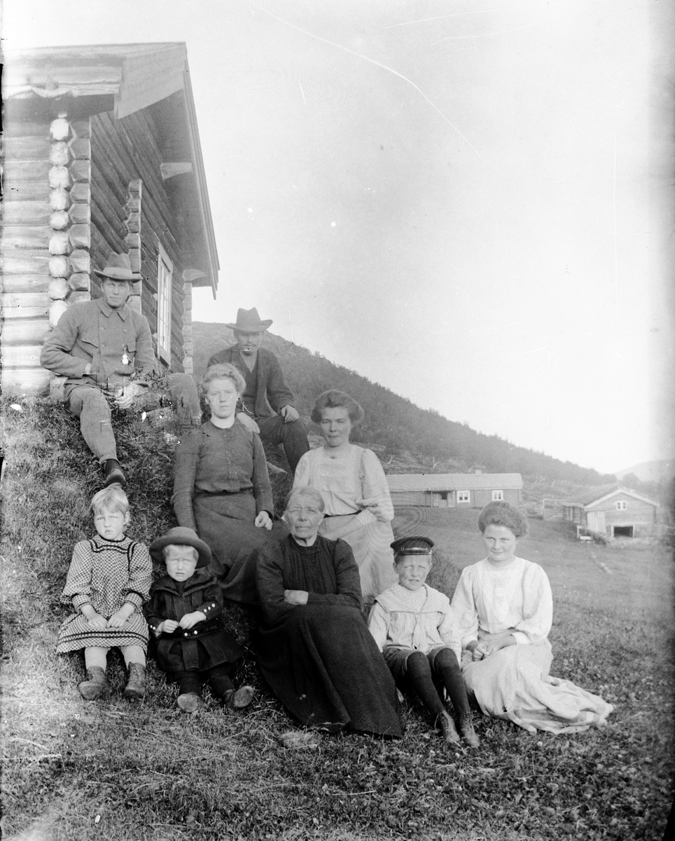 Anders O. Sørhuus, Personer oppstilt ved seterstue