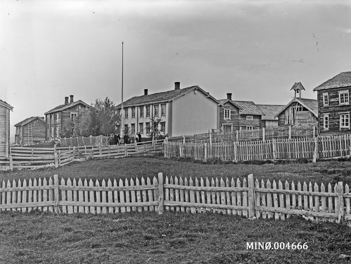 Peder J. Bredalslien, Os-gardene, før tyskerne brant de ned under krigen