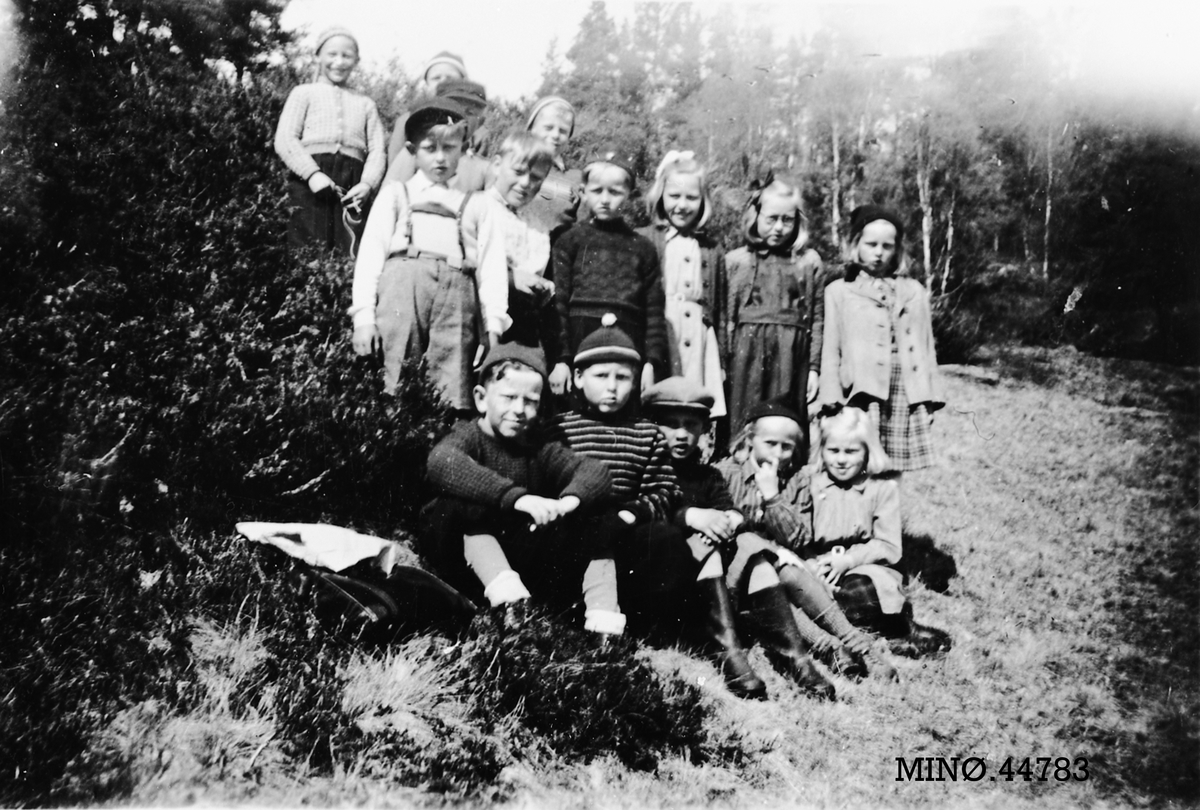 Ukjent, Skolebarn ved Dalen skole på sykkeltur til Torberdalen.
