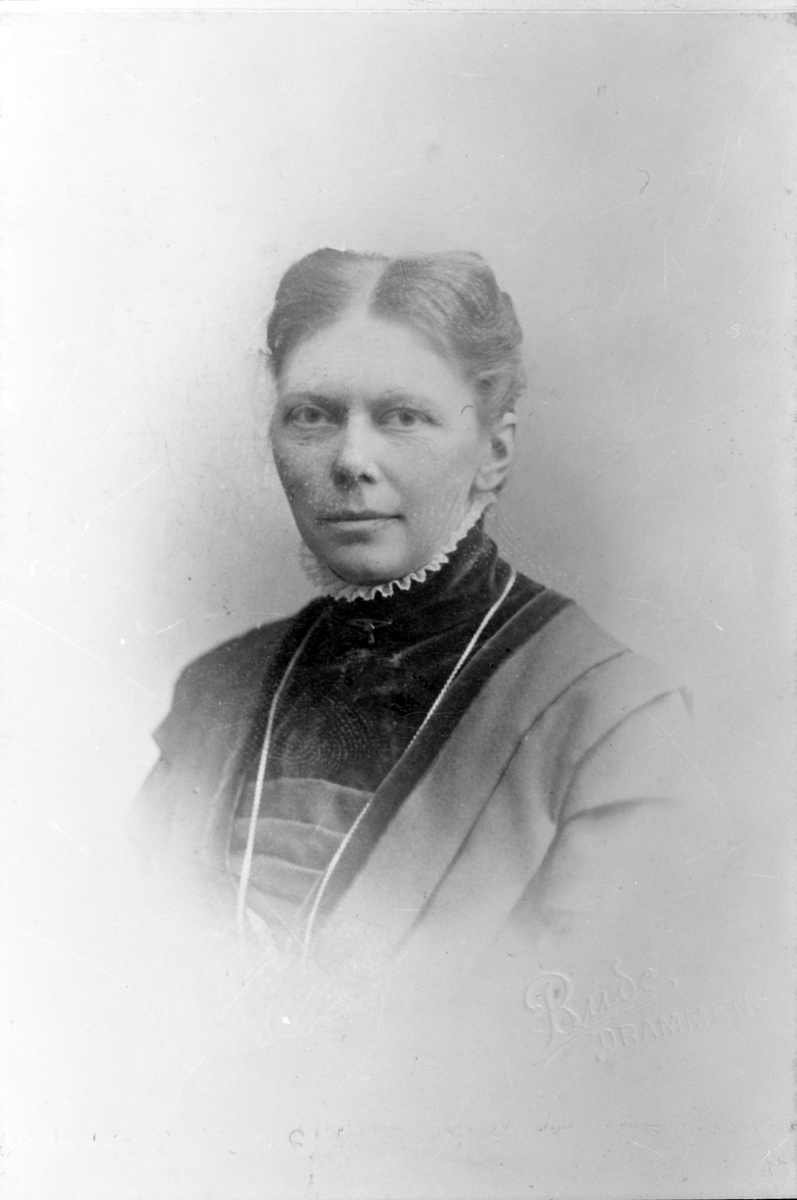 Ukjent, Portrett av ung kvinne - Anna Skavang (født 1870)