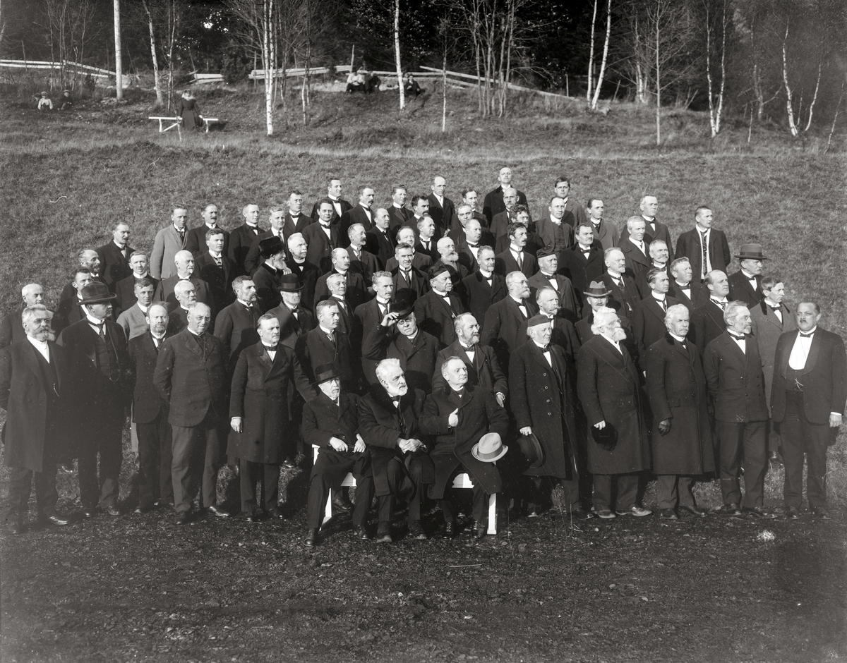 Oscar Løberg, Prestemøte på Høsbjør Turisthotel i Ringsaker i 1920-årene. Se bilde 2 og 3 for navn.