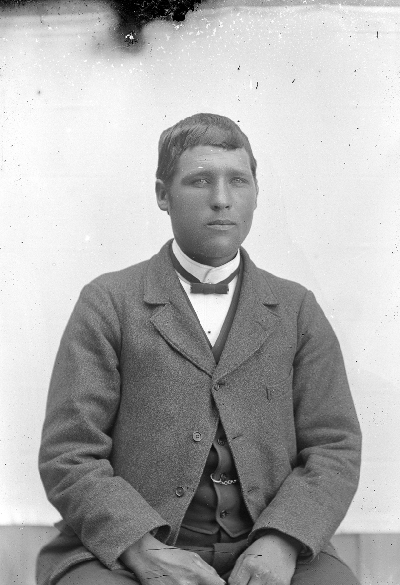 Jakob Jakobsen Engerdal, Ung mann.