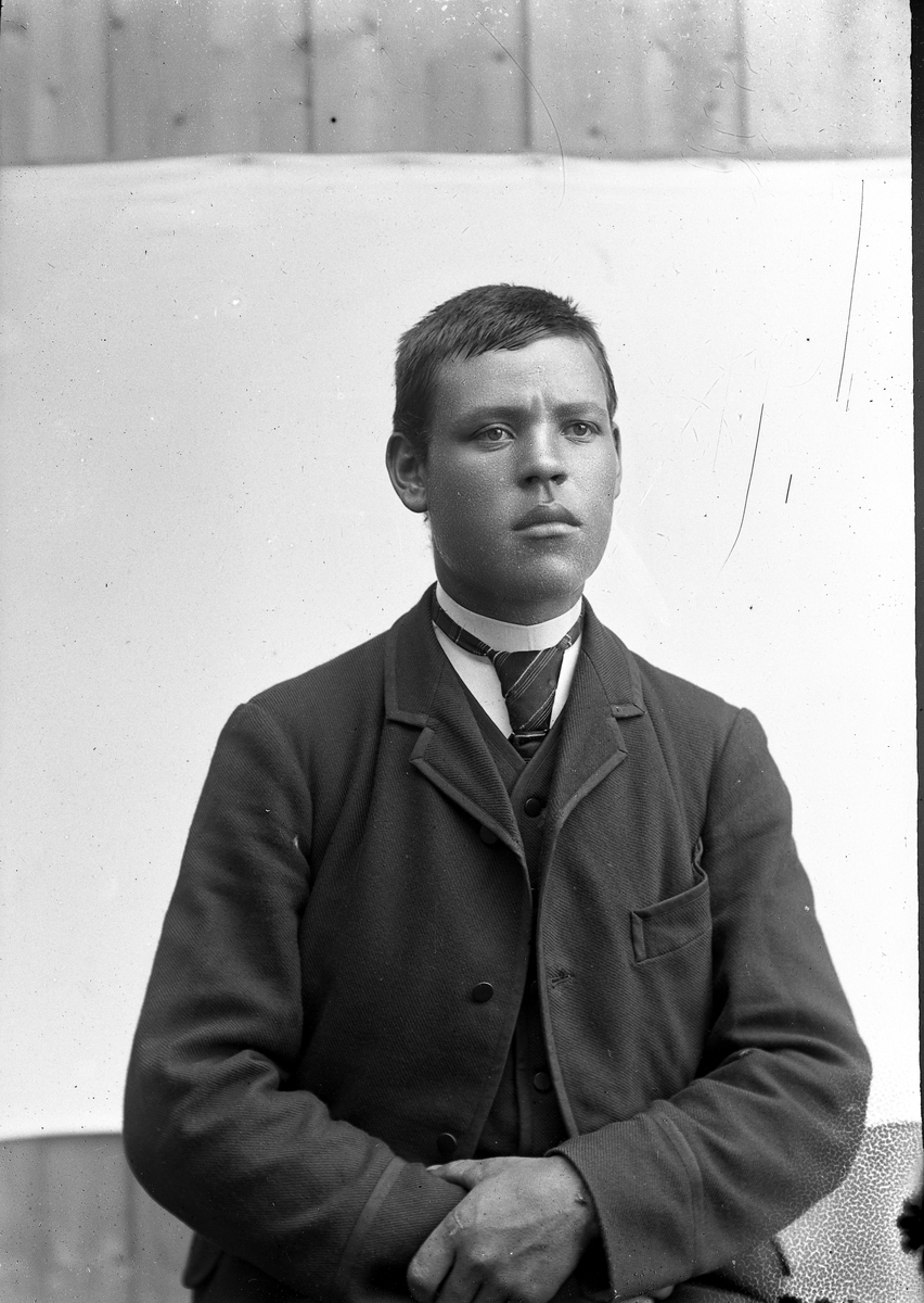 Jakob Jakobsen Engerdal, Ung mann.