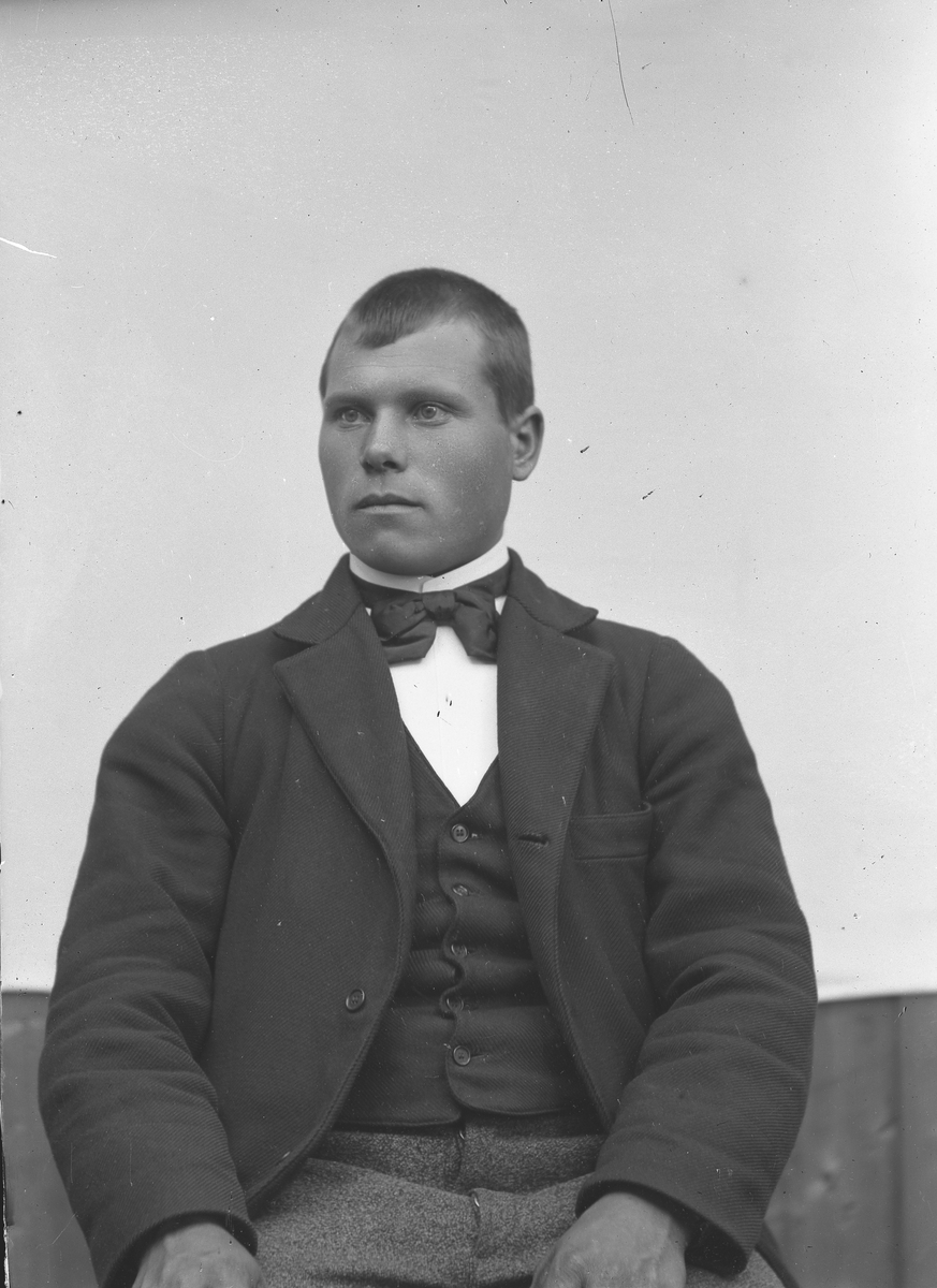 Jakob Jakobsen Engerdal, Portrett av mann.