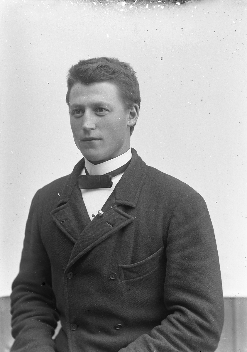 Jakob Jakobsen Engerdal, Ung mann.