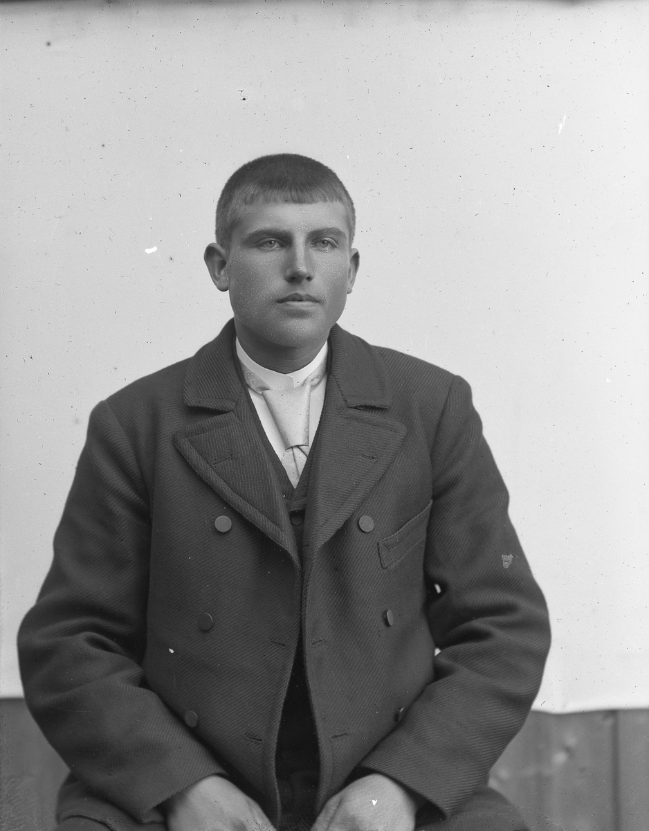 Jakob Jakobsen Engerdal, Portrett av mann.