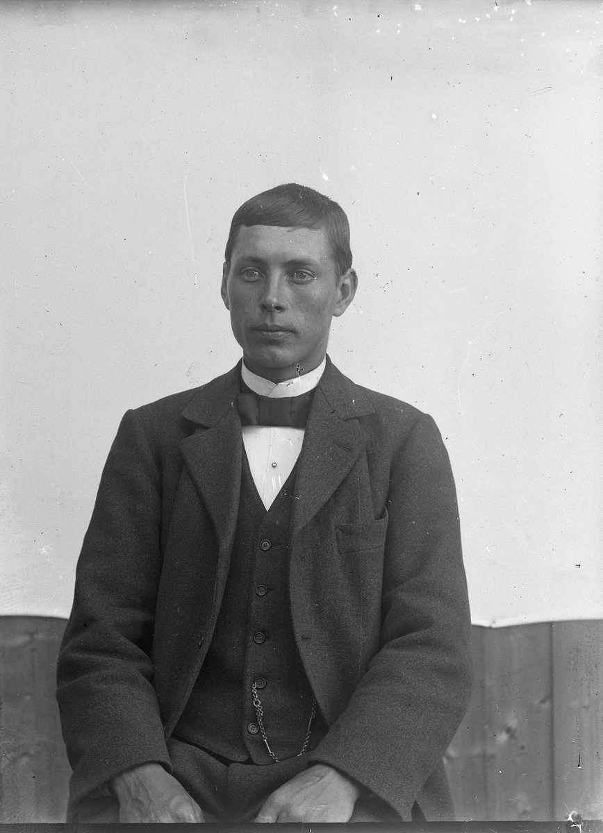 Jakob Jakobsen Engerdal, Ung mann.