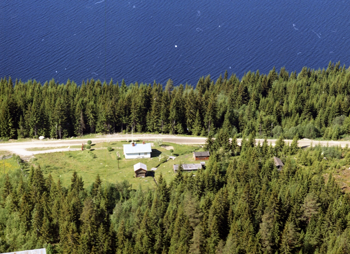 Widerøes Flyveselskap A/S, Bolighus