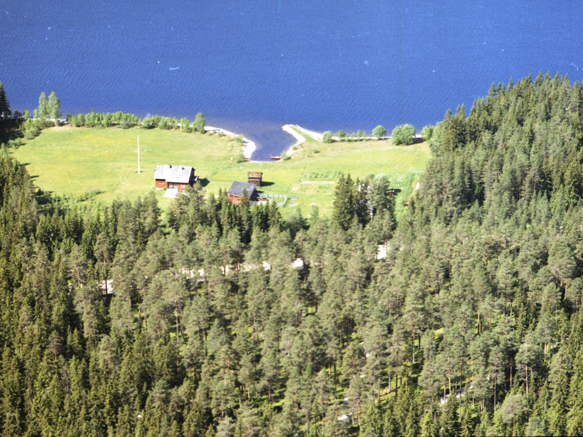 Widerøes Flyveselskap A/S, Bolighus