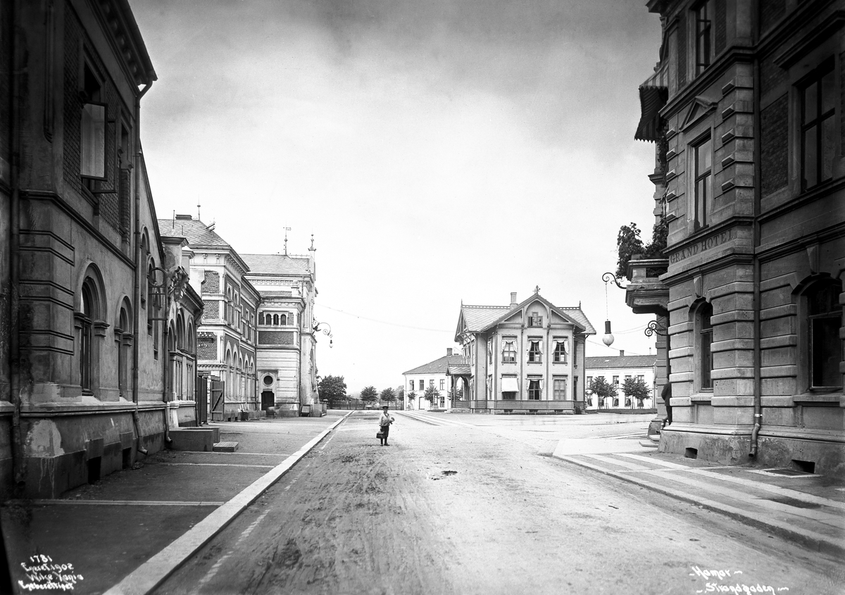 Anders Beer Wilse, Prot: Hamar - Strandgaten Grand Hotel og Stationen 6. Sep. 1902