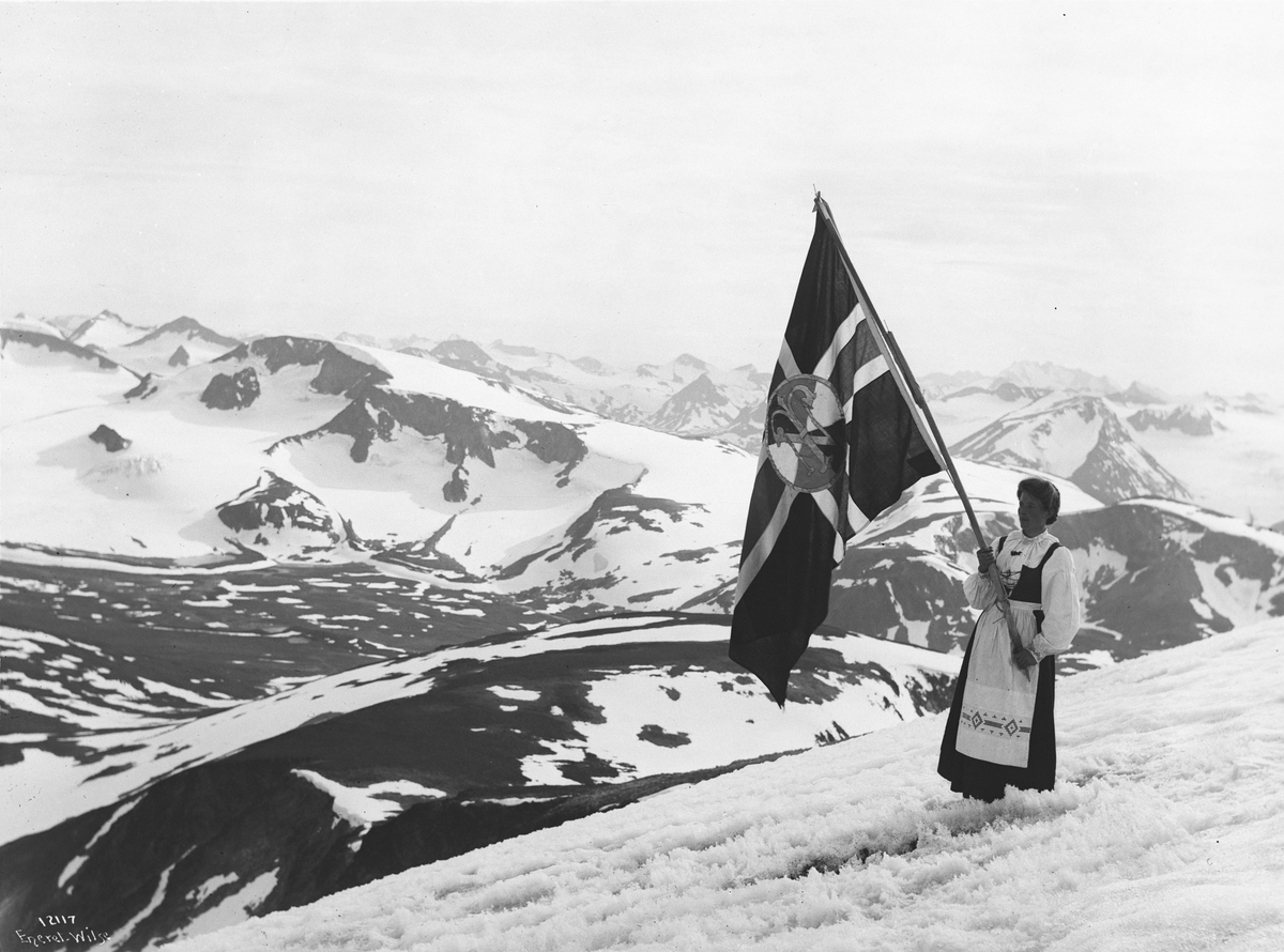 Anders Beer Wilse, Prot: Glittertind Turistforeningens Flag 17/7 1910