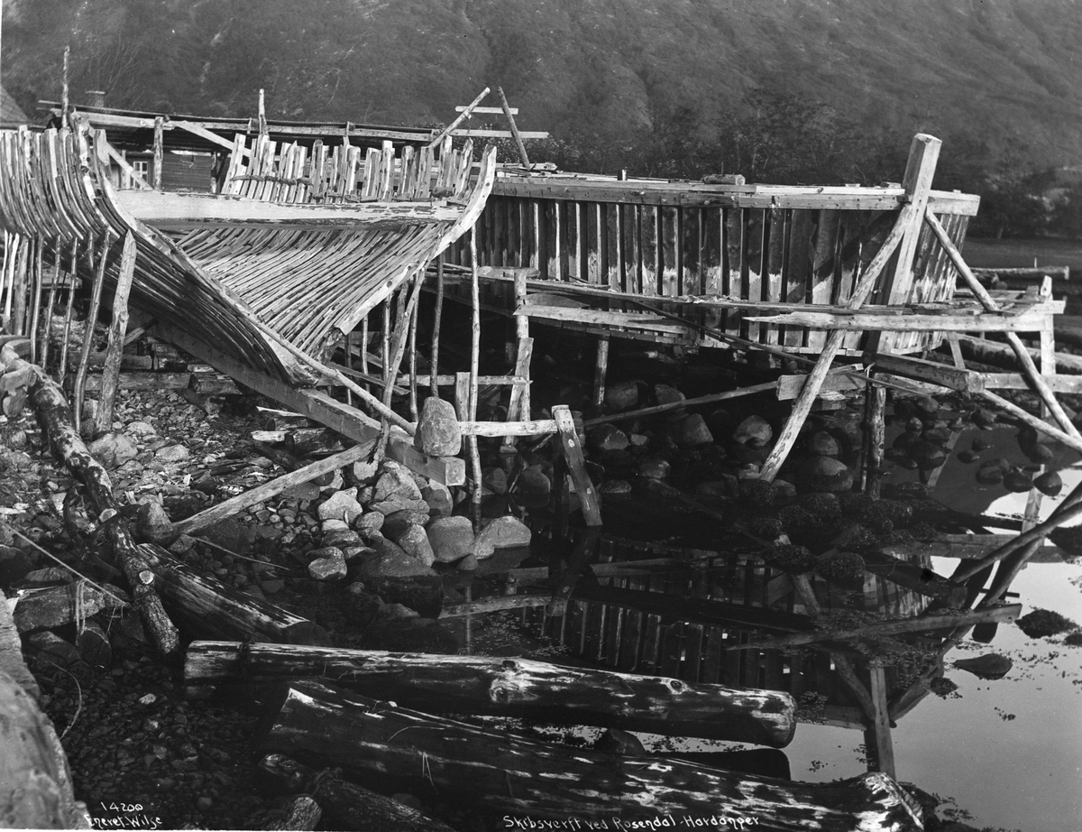 Anders Beer Wilse, Prot: Rosendal Hardangerfjord Neg: Skibsverft ved Rosendal - Hardanger