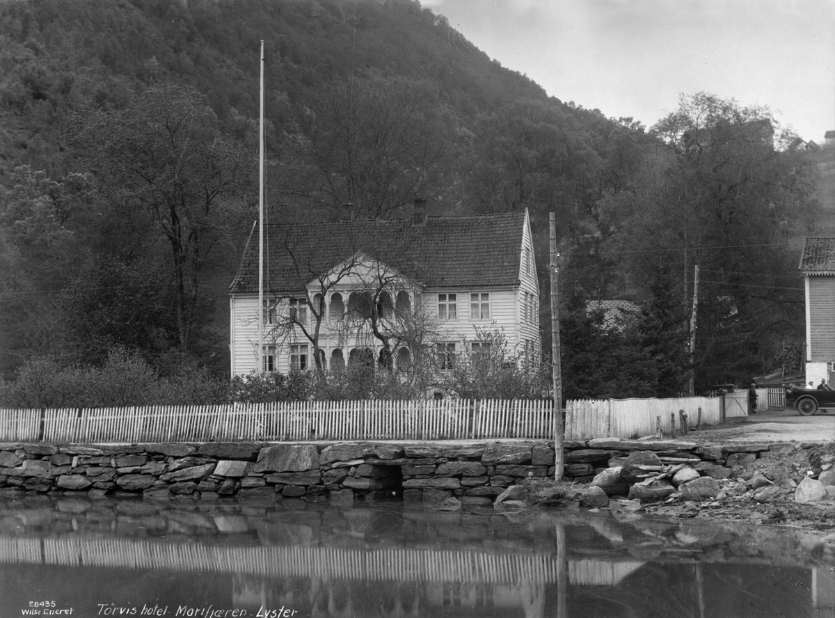 Anders Beer Wilse, Prot: Vestlandsfjordene - Lysterfjord, Marifjæren, Tørvis hotel
