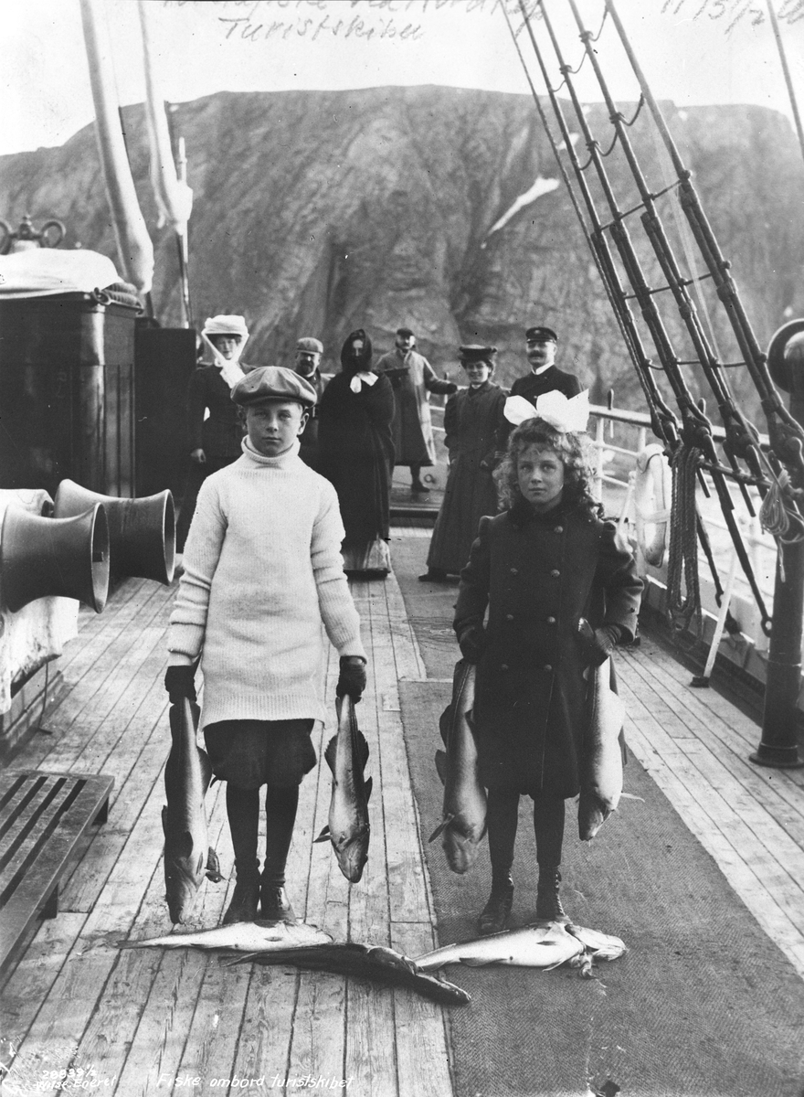 Anders Beer Wilse, Prot: Bergensfjords tur - Nordkap med Bergensfjord, fiske, to barn