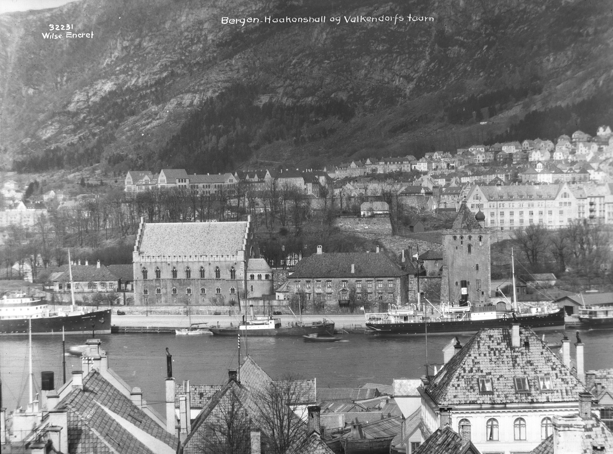 Anders Beer Wilse, Prot: Bergen. Haakonshall og Valkendorf Neg: Bergen. Haakonshall og Valkendorfs taarn