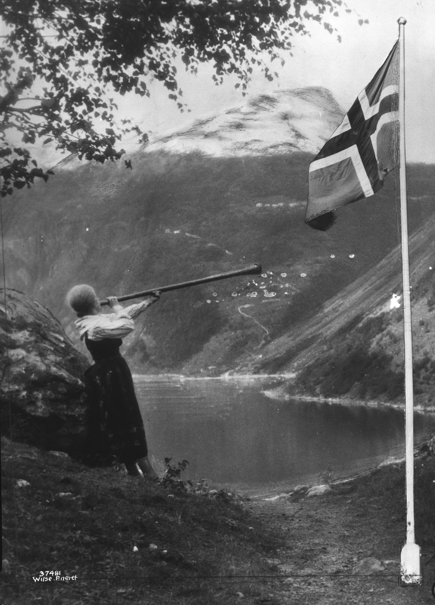 Anders Beer Wilse, Prot: Geiranger, Lurblåser med flag