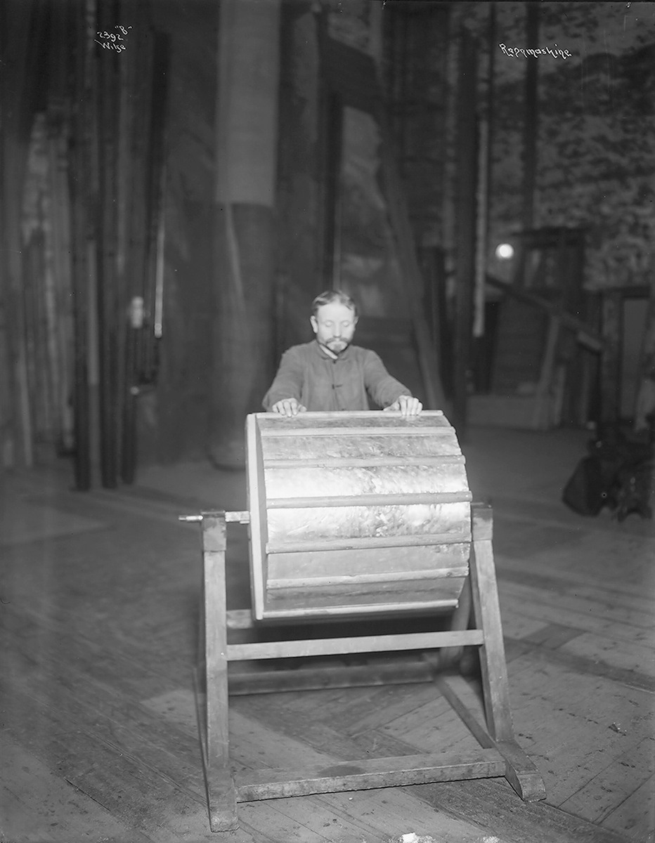 Anders Beer Wilse, Prot: Nationaltheatret Regnmaskine