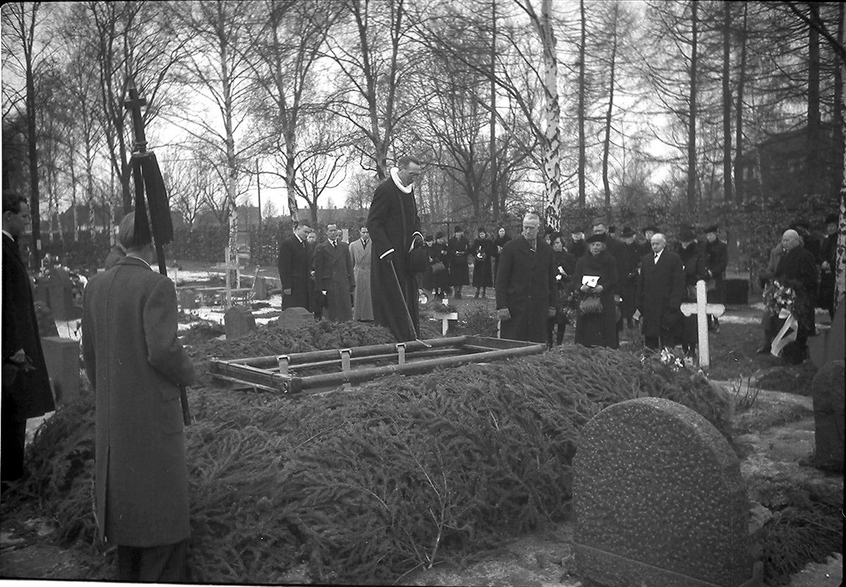 Anders Beer Wilse, Prot: protokoll finnes ikke Register: Tauland begravelse (Leica) 5/4-44