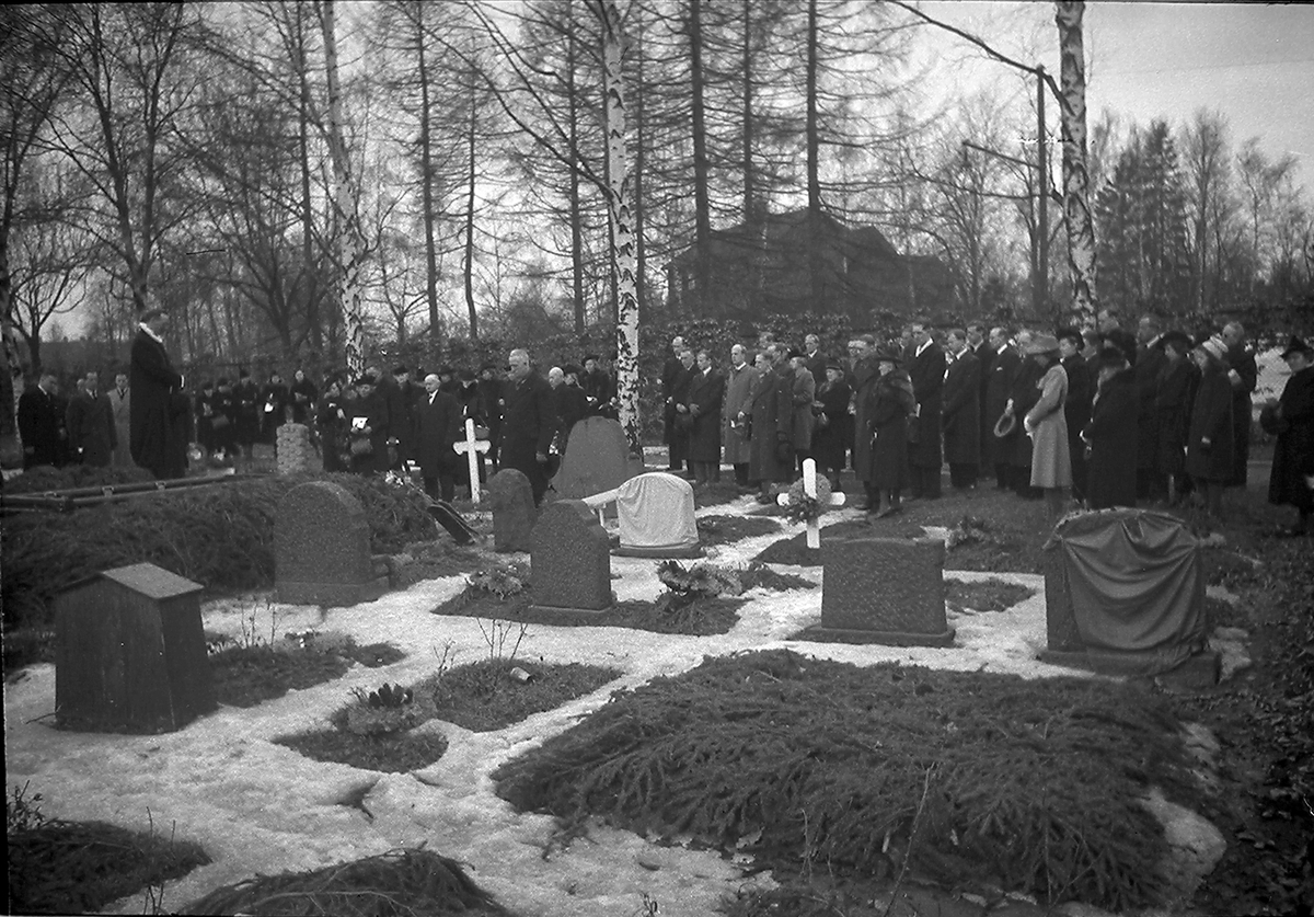 Anders Beer Wilse, Prot: protokoll finnes ikke Register: Tauland begravelse (Leica) 5/4-44