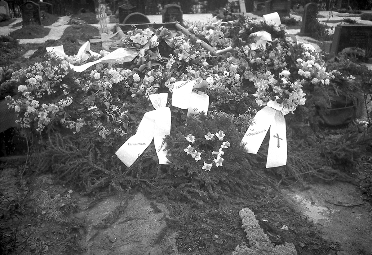 Anders Beer Wilse, Prot: protokoll finnes ikke Register: Tauland begravelse (Leica) 5/4-44