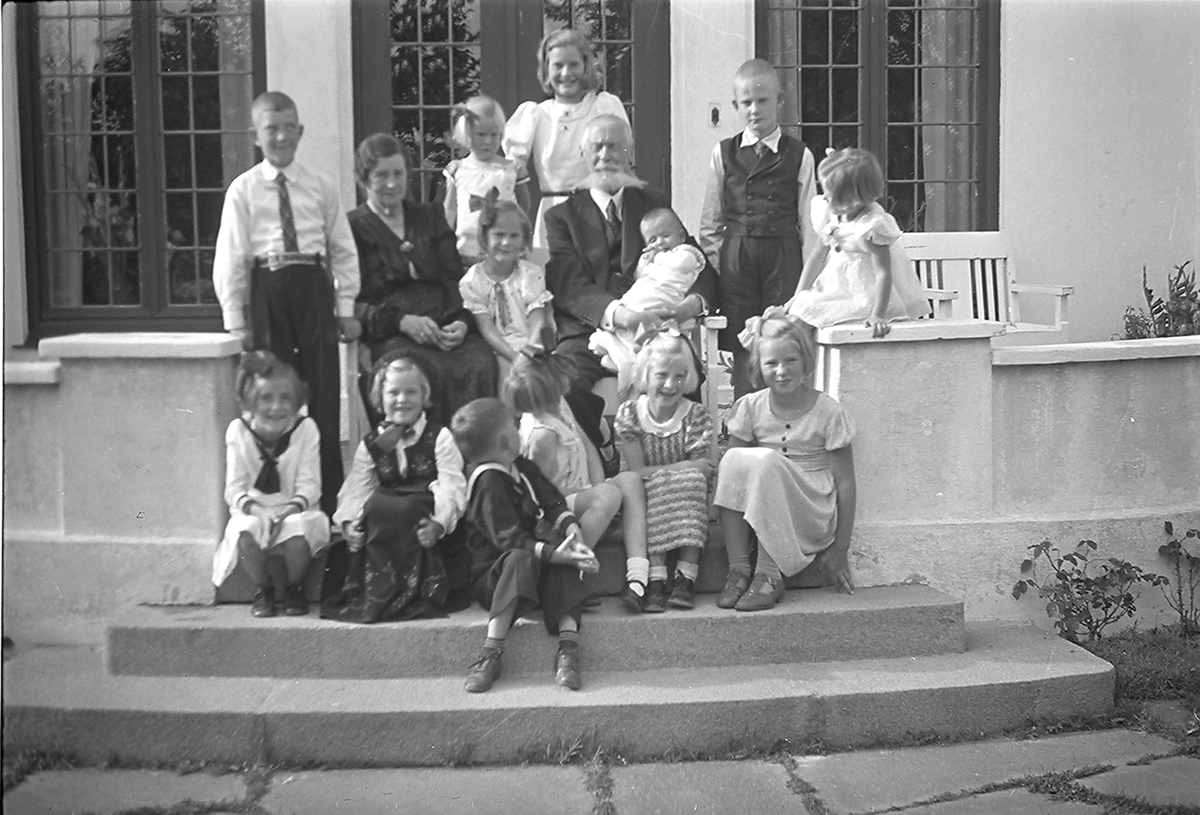 Anders Beer Wilse, Prot: protokoll finnes ikke Register: Jahnsen dir Leica Konv: Dir Jansen 70 års dag