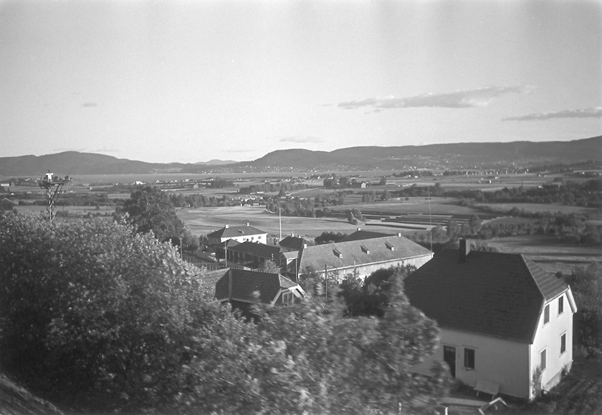 Anders Beer Wilse, Landskap. Antatt rundt Drammen. Fotografert 1940.