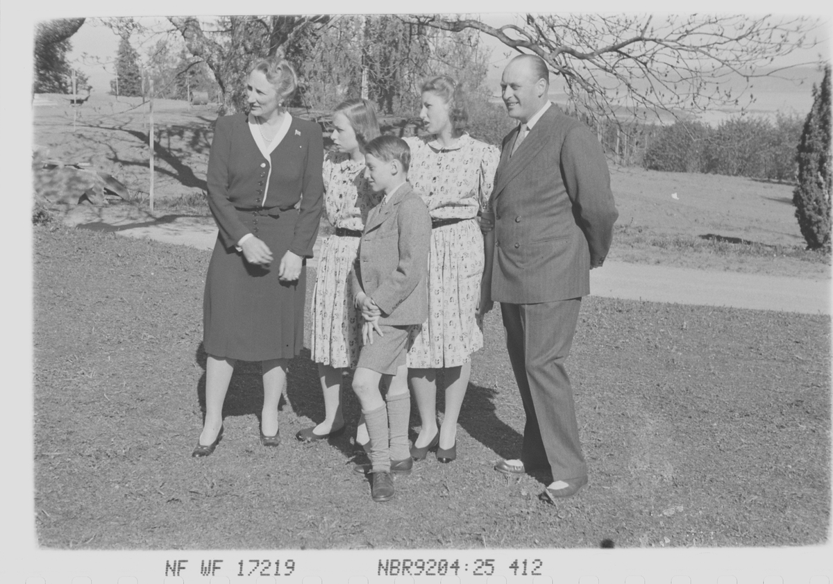 Anders Beer Wilse, Prot: Kronprinsfam Skaugum mai 1946