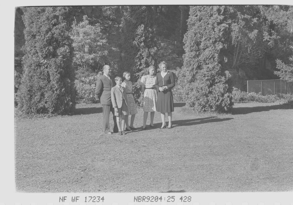Anders Beer Wilse, prot: Kronprinsfam. Skaugum mai 1946