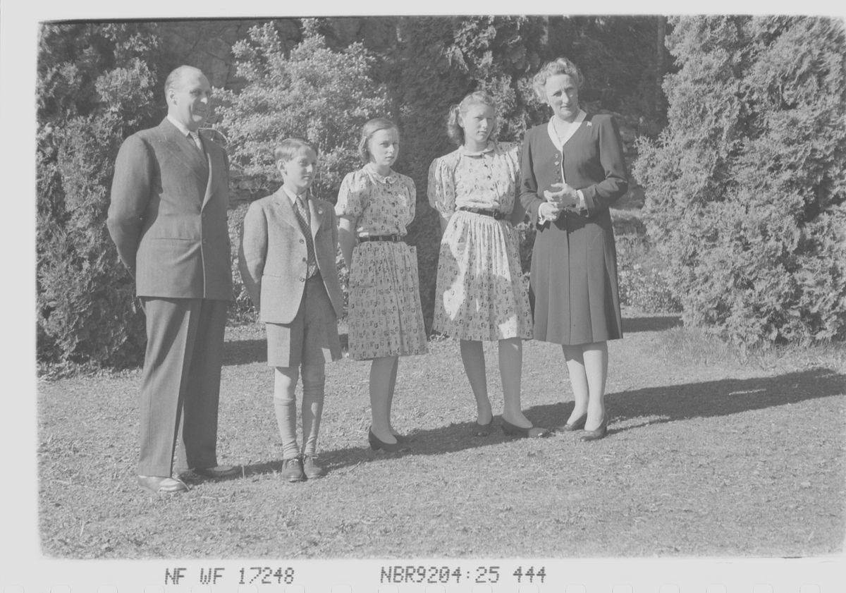 Anders Beer Wilse, prot: Kronprinsfam. Skaugum mai 1946