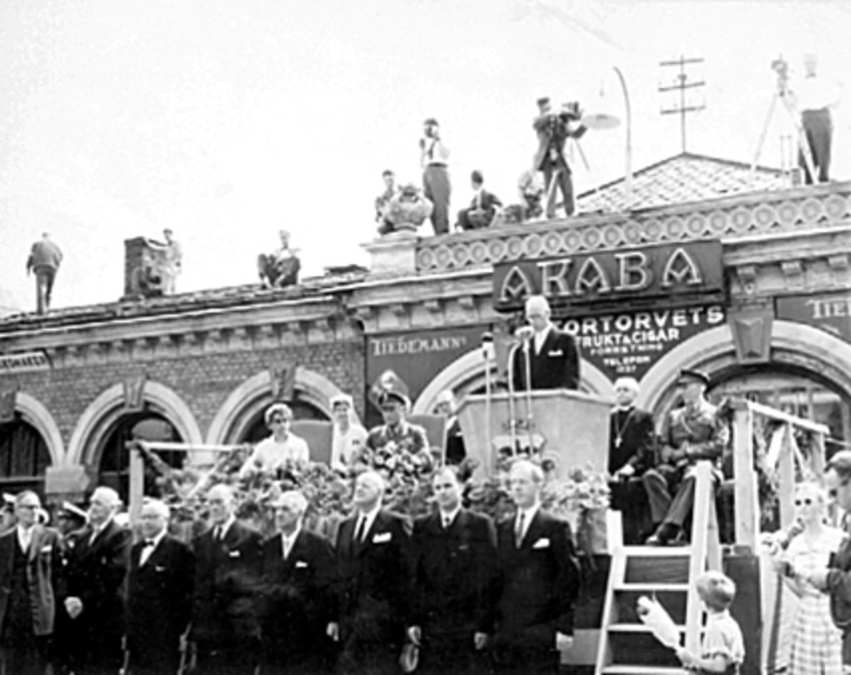 Anno Domkirkeodden, HKH. KONG OLAV V, PRINSESSE ASTRID, SIGNINGSFERD, BASARBYGNINGEN, TALE FRA OPPBYGD SCENE, MANGE KJENTE HAMARMENN