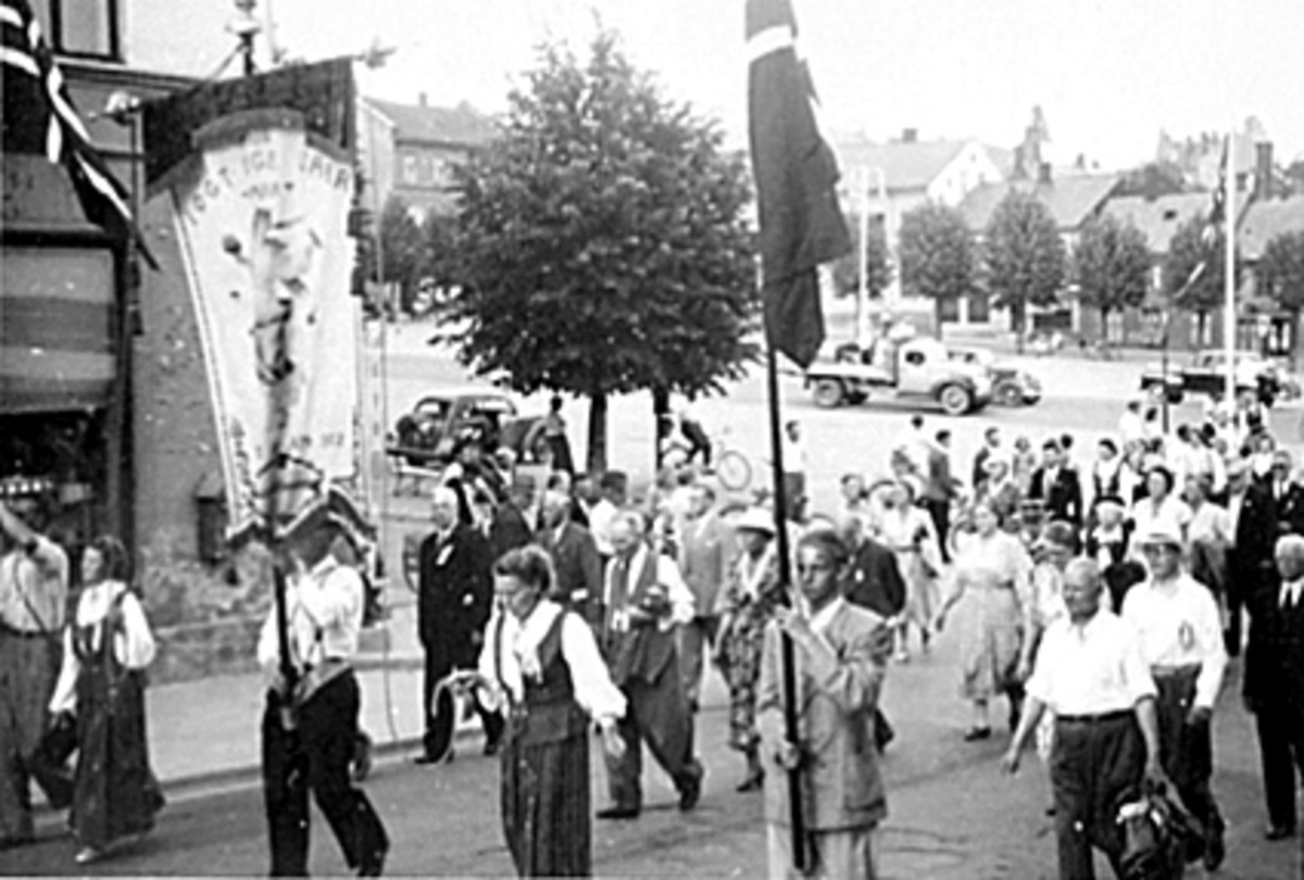 Anno Domkirkeodden, STORTORGET, OPPTOG, I. O. G. T. MEDLEMMER, FLAGG OG FANE