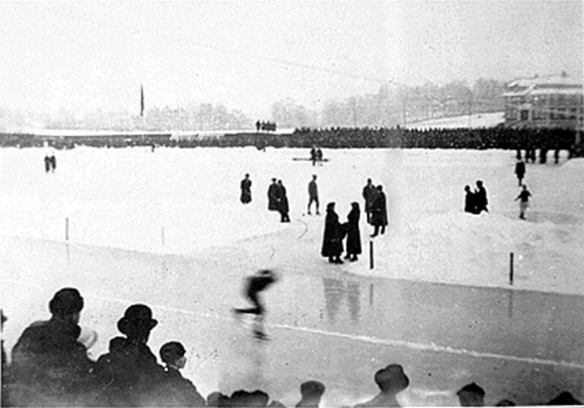 Anno Domkirkeodden, SKØYTELØP, HAMAR STADION, PUBLIKUM, MYE FOLK. , VINTER.