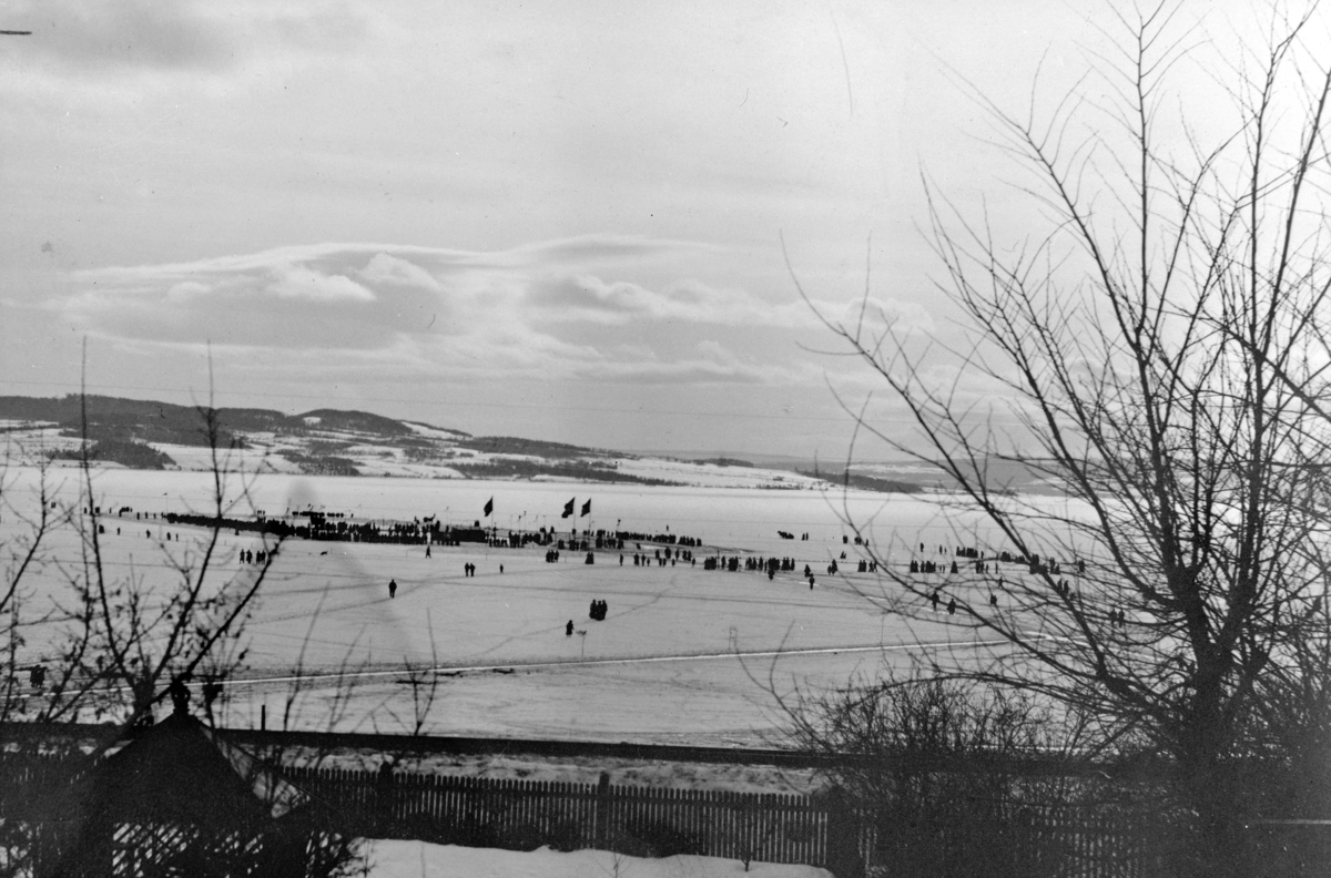 Anno Domkirkeodden, SKØYTELØP PÅ MJØSA, MJØSISEN, STRANDGATEHAGENE I FORGRUNNEN.