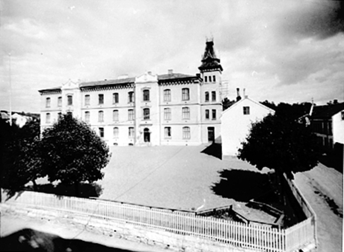 Anno Domkirkeodden, EKSTERIØR, MIDTBYEN SKOLE, HAMAR FOLKESKOLE, SKOLEGÅRD