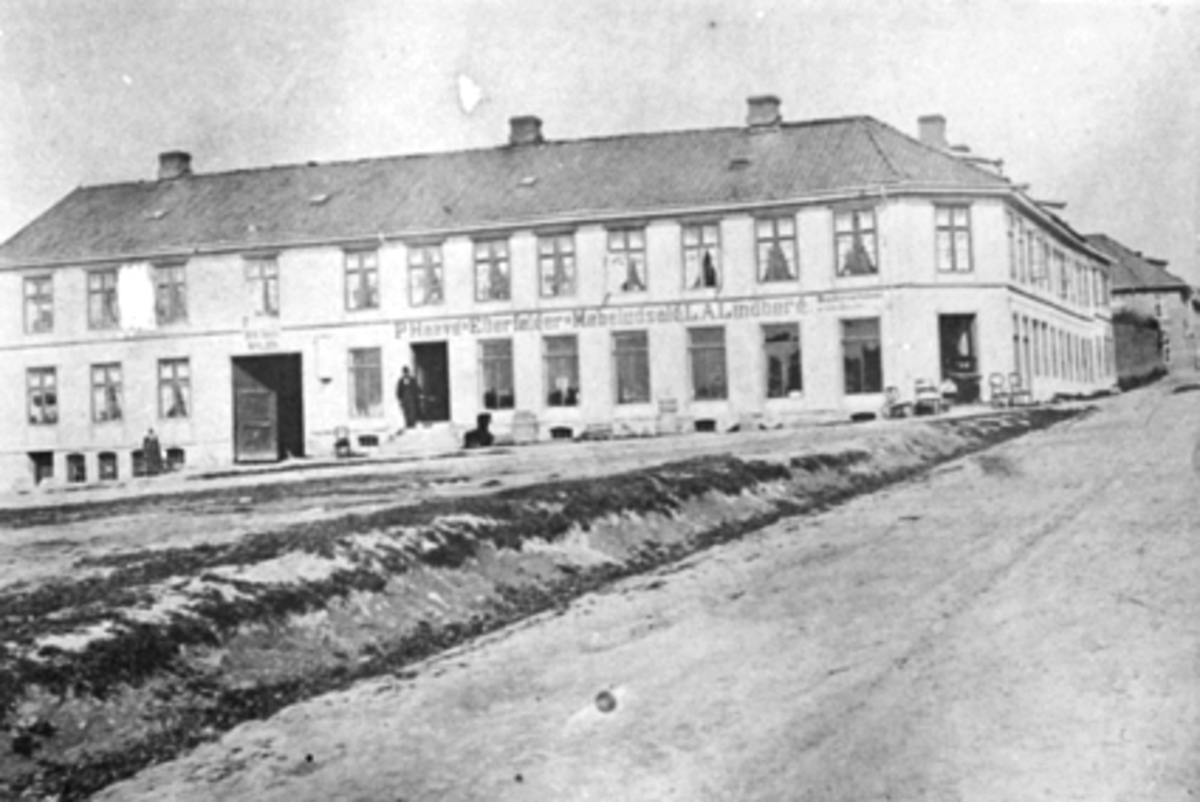 Anno Domkirkeodden, EKSTERIØR GRØNNEGT. 52, HAAVE-LINDBERG-STENSBAKGÅRDEN FØR BRANNEN 3/11-1880, ØSTRE TORG I HAMAR.