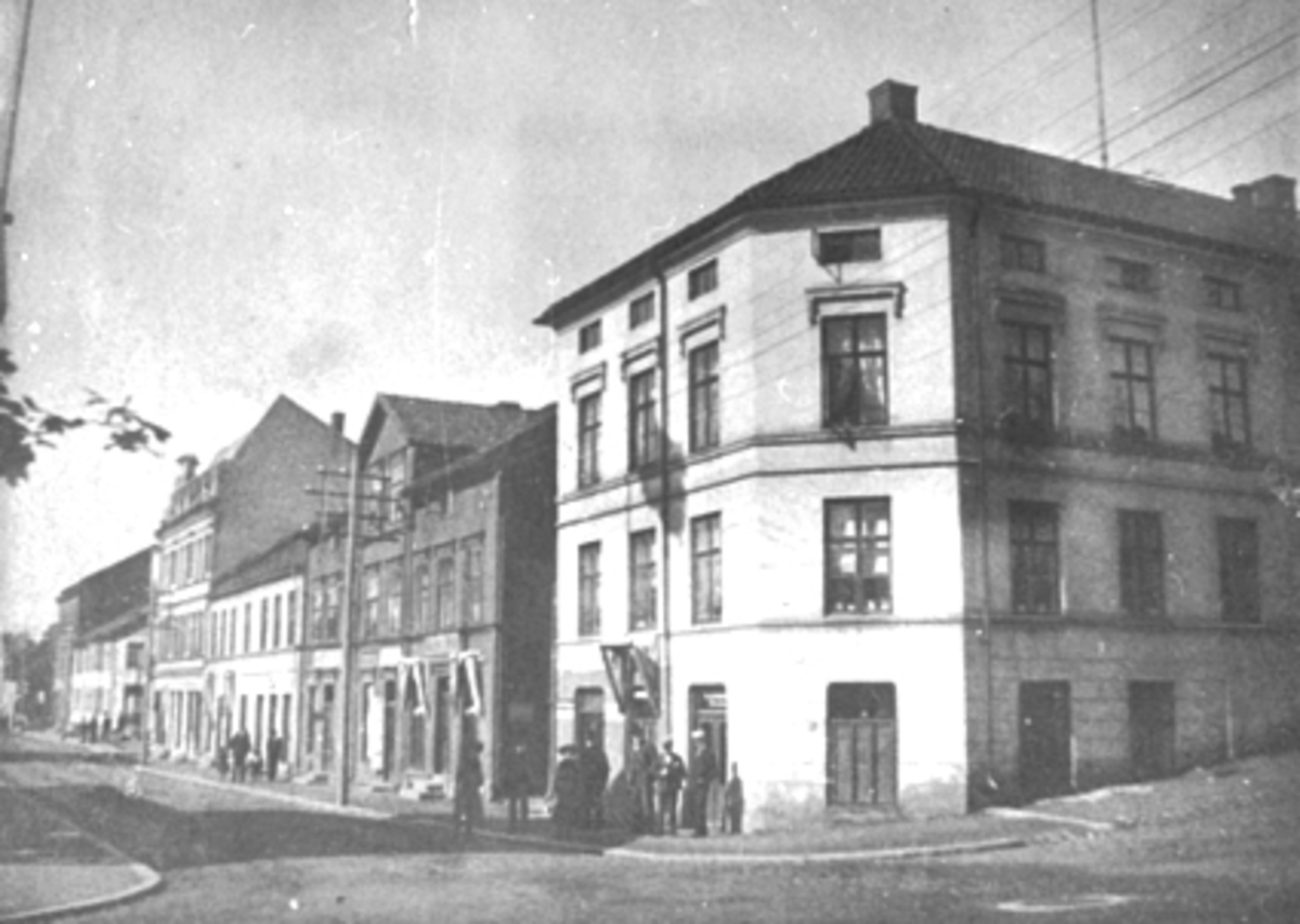 Anno Domkirkeodden, EKSTERIØR TORGGATA 71 FRA TRIANGELEN MOT STORTORGET, FOLK