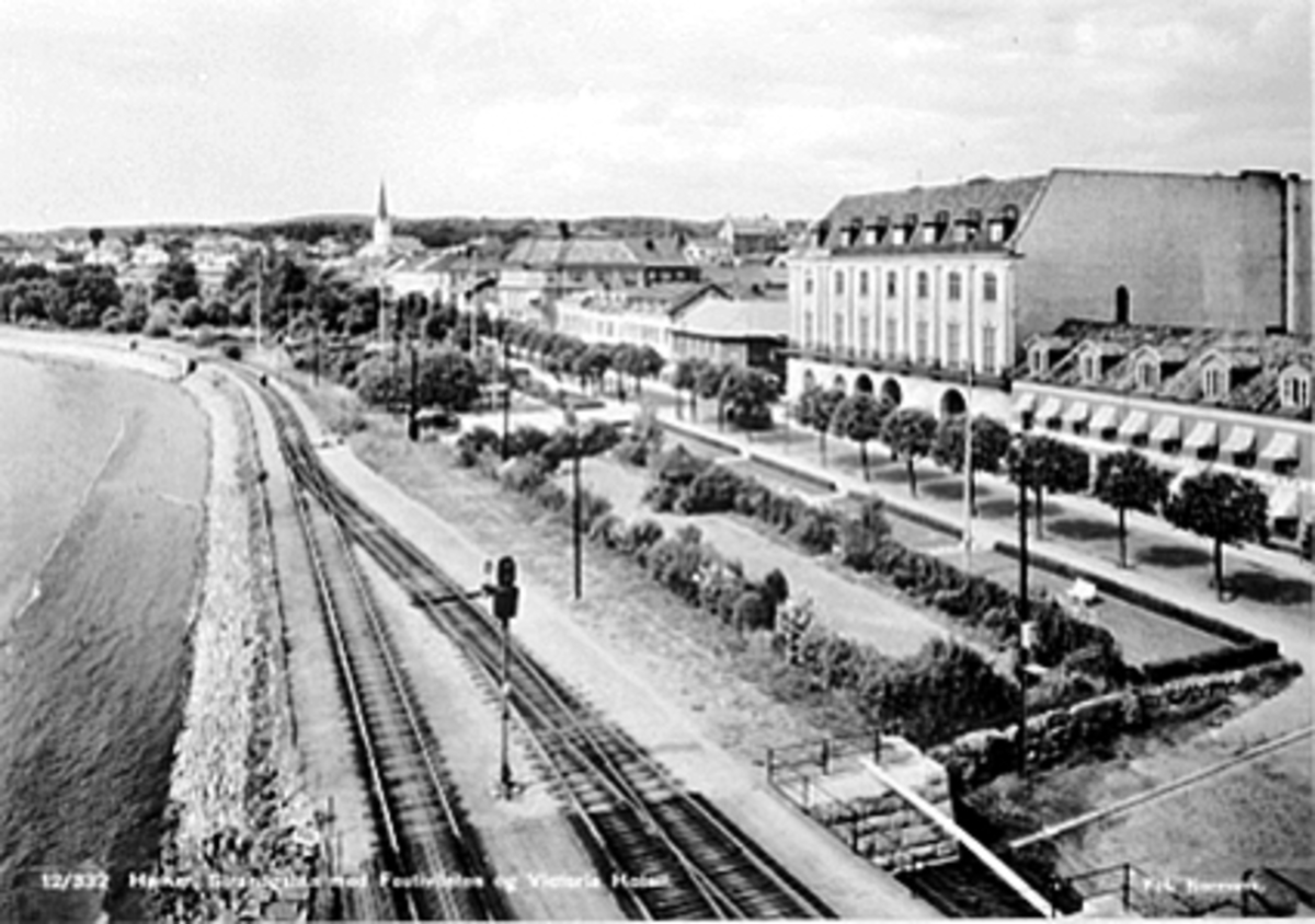Anno Domkirkeodden, JERNBANELINJA, STRANDGATEPARKEN, STRANDGATA FØR STRANDPROMENADEN, VIKTORIA HOTELL OG FESTIVITETEN.
