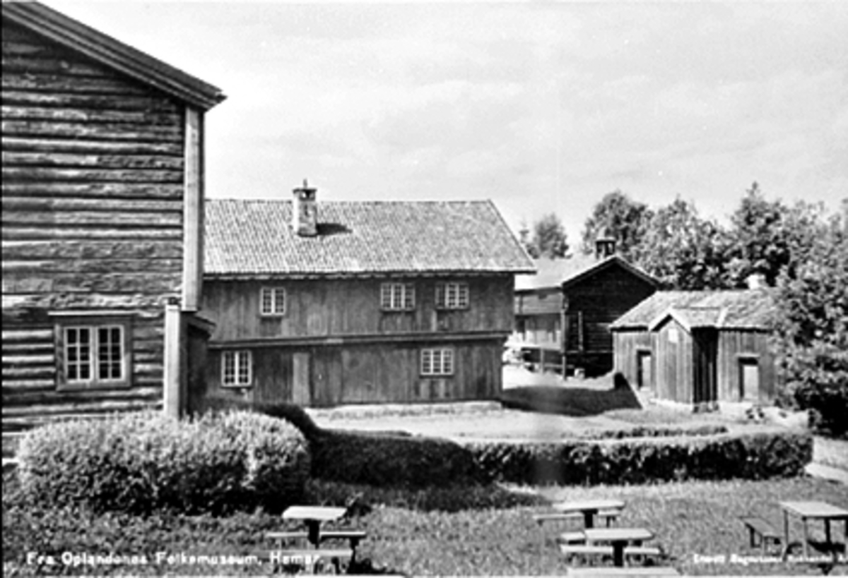 Anno Domkirkeodden, HEDMARKSTUNET, SKØIENBYGNINGEN TIL VENSTRE OG BOLSTADBYGNINGEN, LØKENSTABBURET OG BORGSTUA FRA VANG PRESTEGÅRD, OPLANDENES FOLKEMUSEUM, HEDMARKSMUSEET OG DOMKIRKEODDEN