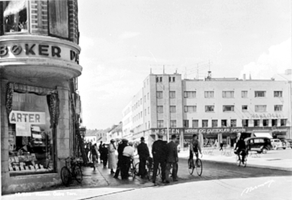 Anno Domkirkeodden, HJØRNET PÅ GRANERUDGÅRDEN TIL VENSTRE MOT ØSTRE TORG OG M. STEEN GÅRDEN I TORGATA 41, FOLKELIV.