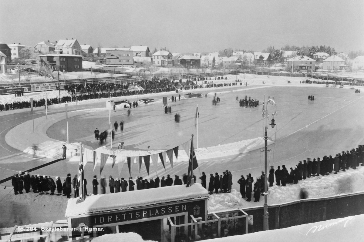 Anno Domkirkeodden, OVERSIKT HELE HAMAR STADION, IDRETTSPLASSEN, SKØYTELØP, MYE FOLK, VINTER