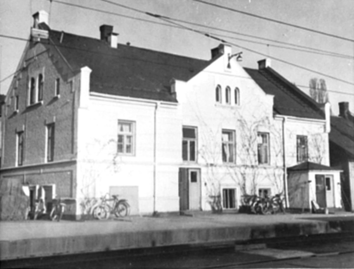 Anno Domkirkeodden, EKSTERIØR, BYGNING, HAMAR JERNBANESTASJON SETT FRA PERRONGEN