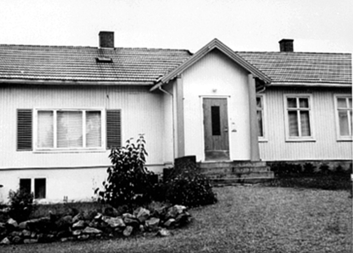 Anno Domkirkeodden, EKSTERIØR HOLSETGATA 15, BRUKSTBUTIKKEN "SOM NYTT" HOLDT TIL HER I 1981