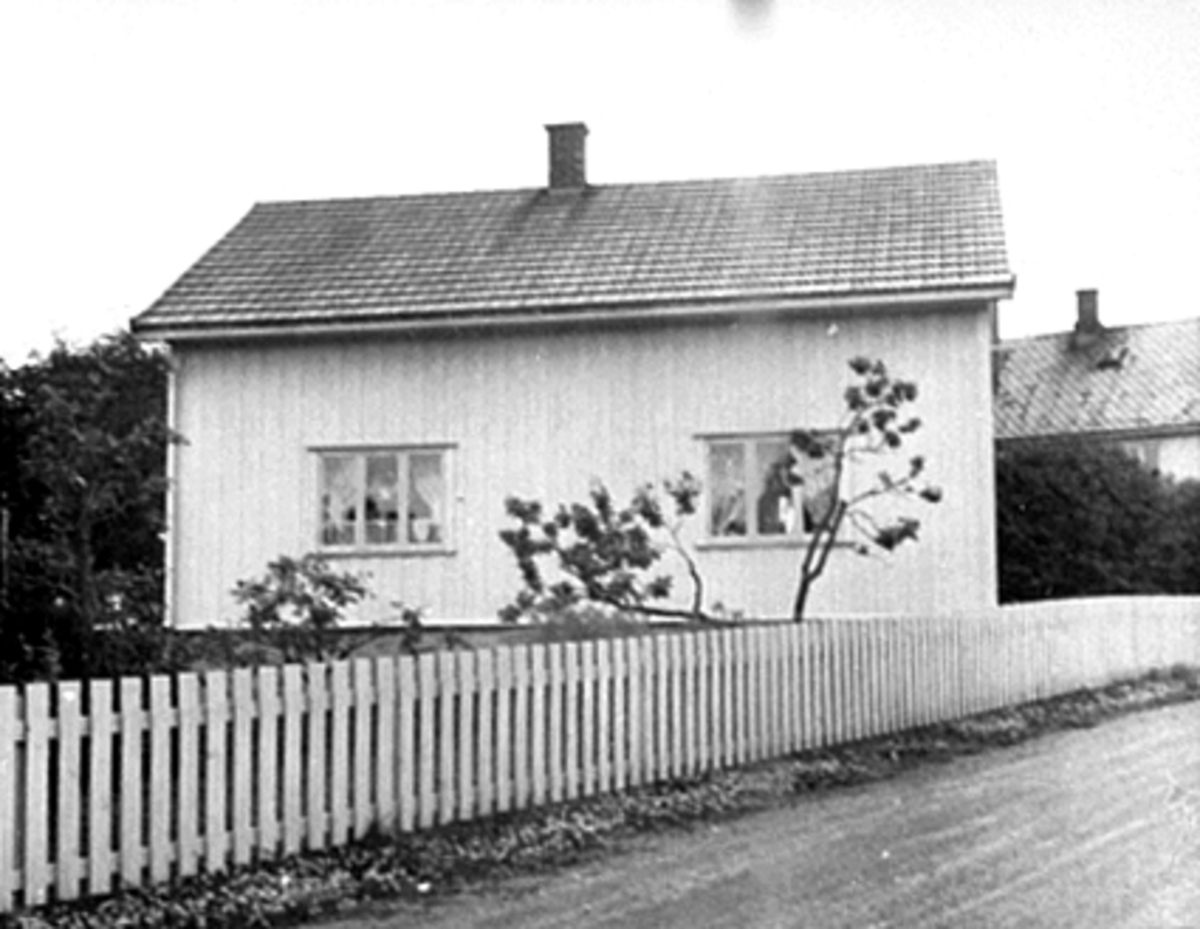 Anno Domkirkeodden, EKSTERIØR, "AJER", BAKKEGATA 12 I BRISKEBYEN