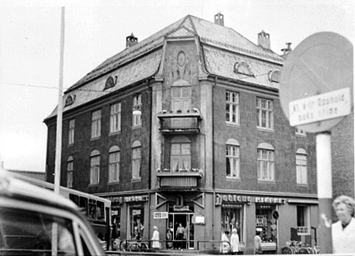 Anno Domkirkeodden, EKSTERIØR TORGGATA 24, DOBLAUG-HJØRNET, GODAGERGÅRDEN, FOLKELIV.