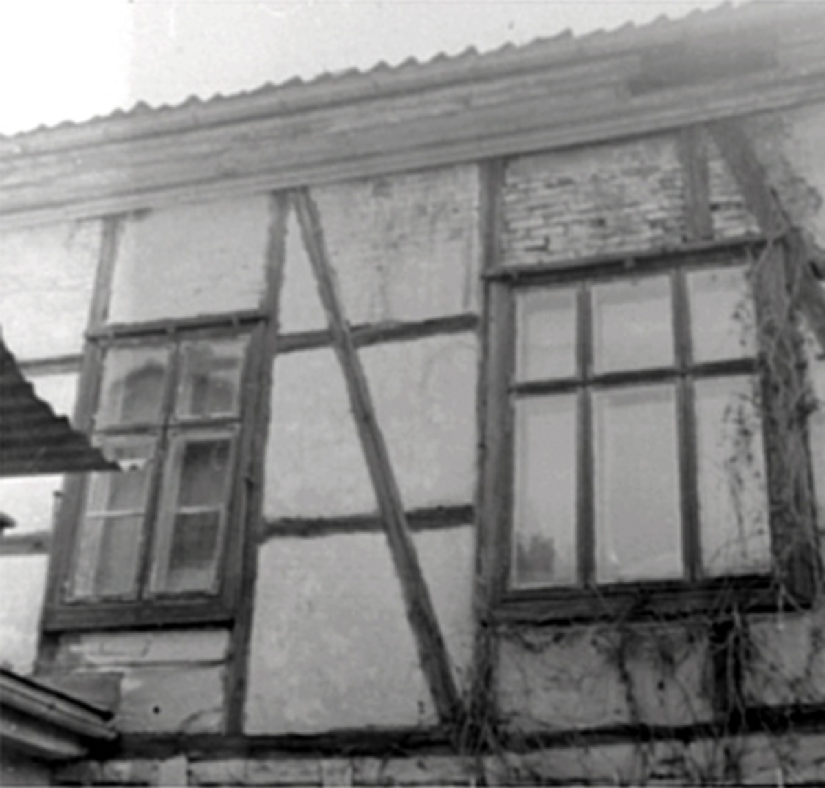 Anno Domkirkeodden, VEGG I BAKGÅRDEN, BINDINGSVERK, STRANDGATA 37