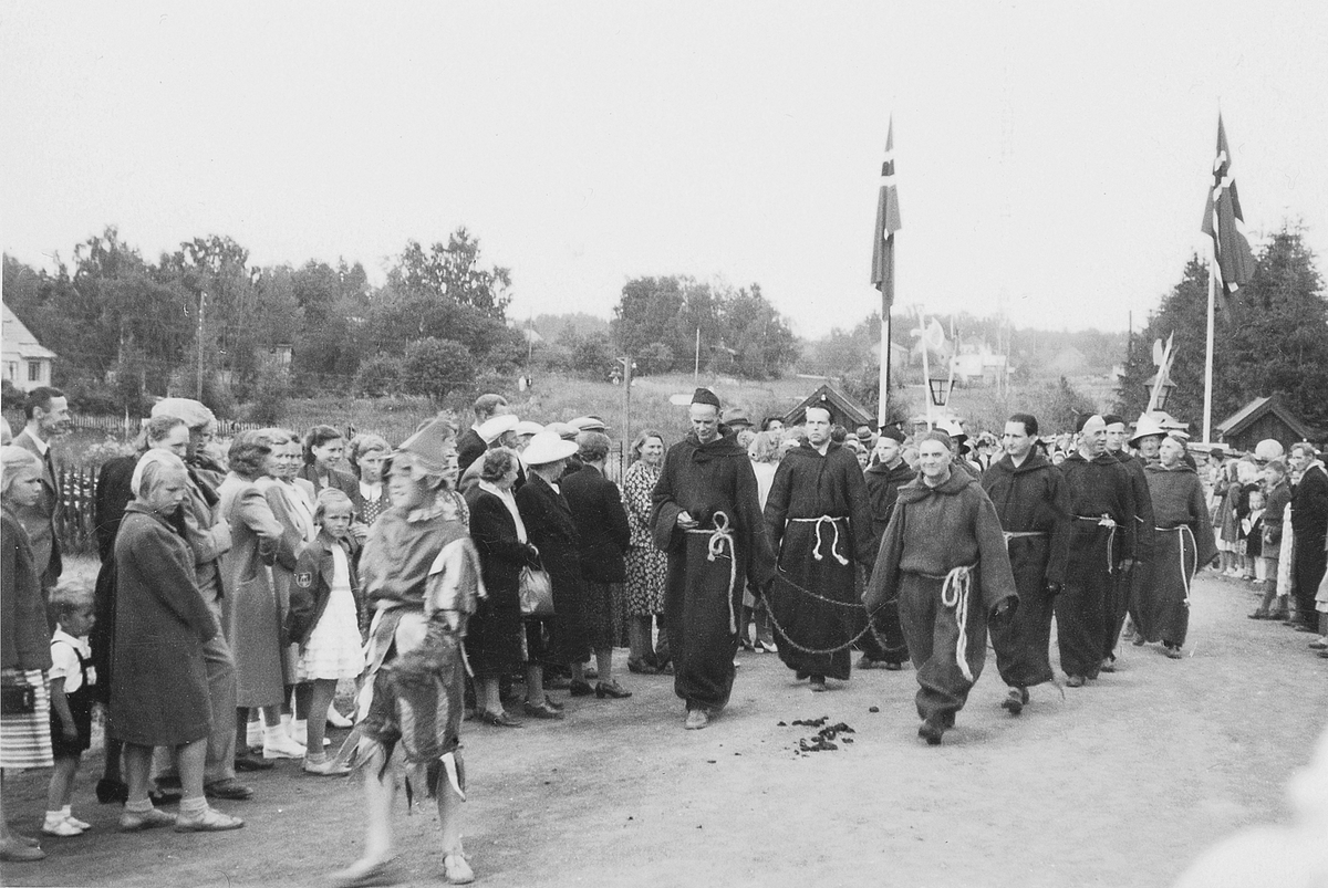 Anno Domkirkeodden, HISTORISK OPPTOG, BYJUBILEET 1949, NARR OG MUNKER, HEDMARKSMUSEET OG DOMKIRKEODDEN