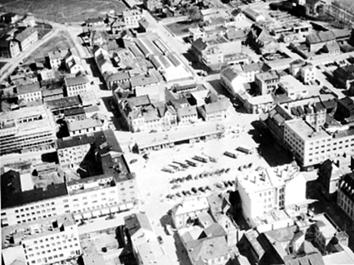 Anno Domkirkeodden, FLYFOTO OVER HAMAR SENTRUM, ØSTRE TORG MOT HAMAR STADION