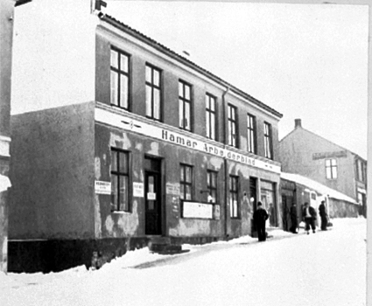 Anno Domkirkeodden, EKSTERIØR GRØNNEGATE 52, HAMAR ARBEIDERBLAD, FOLK, VINTER
